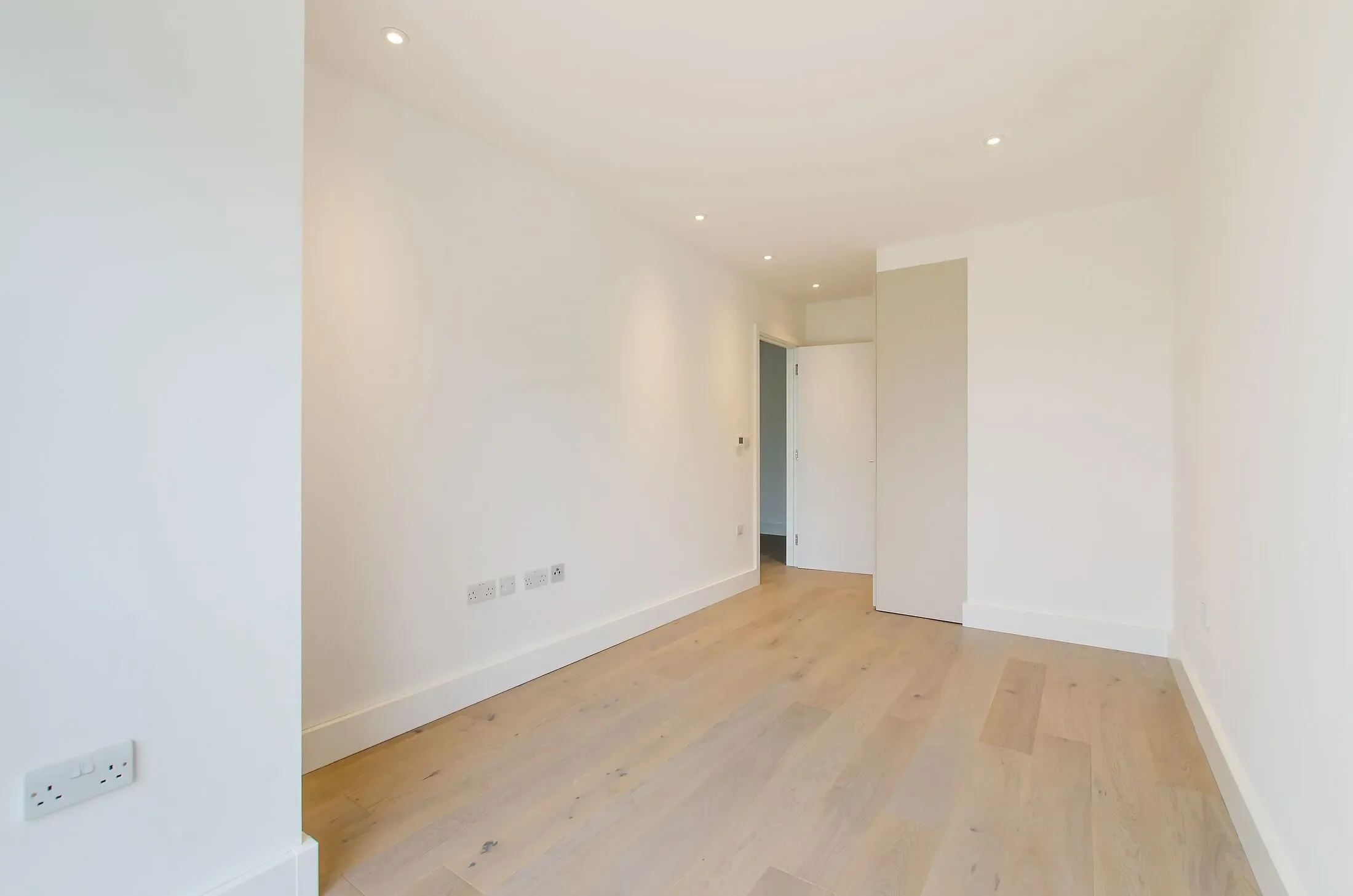 Flat Stewarts Road in London