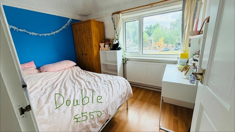 Room Broadoak Road in Manchester