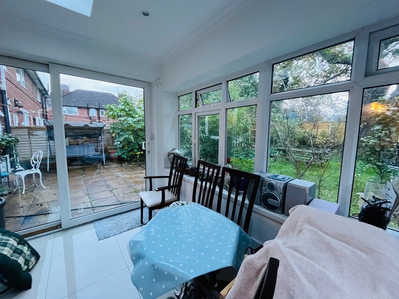 Room Broadoak Road in Manchester