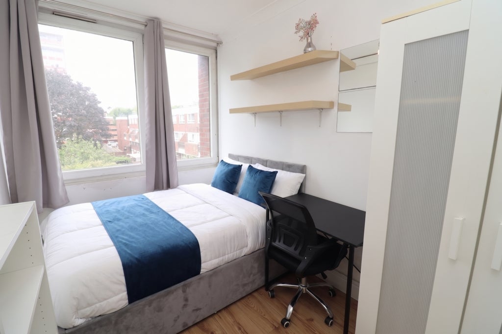 Room Globe Road in Greater London