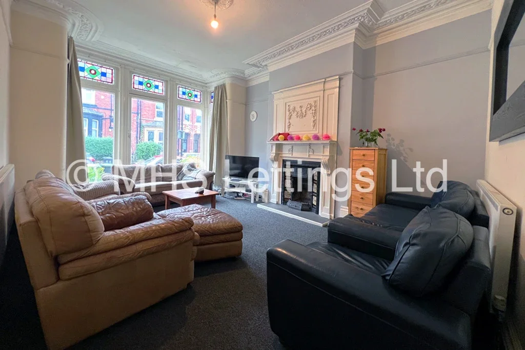 Flat Regent Park Avenue in Leeds