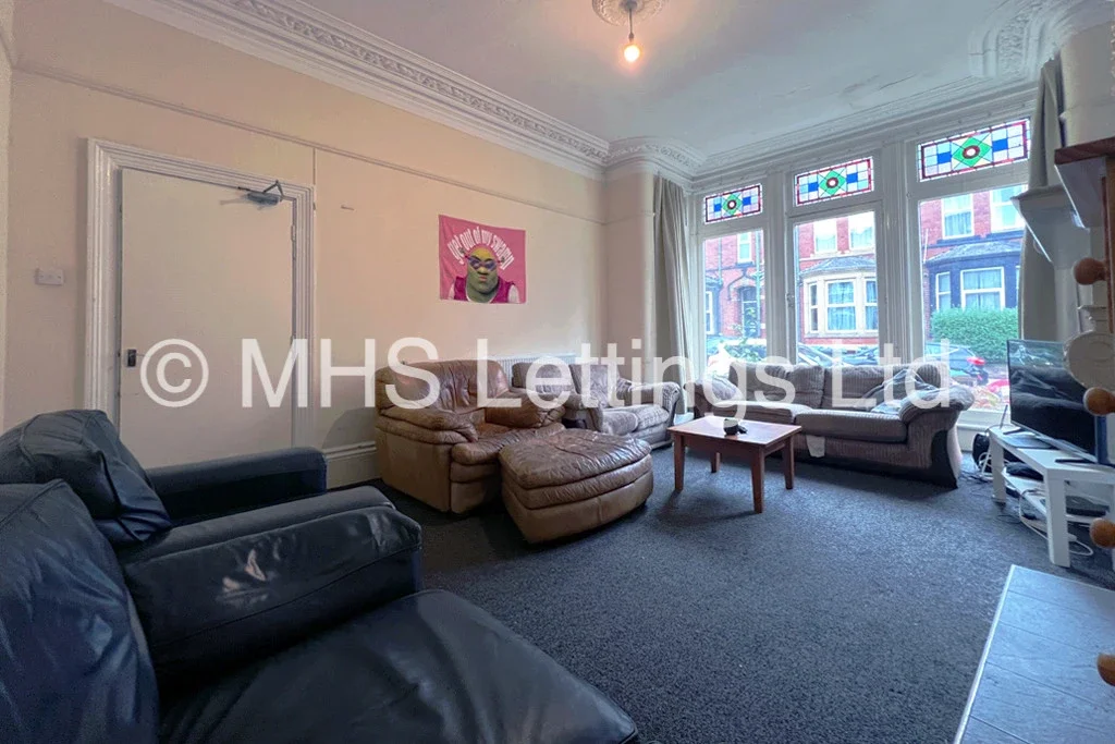 Flat Regent Park Avenue in Leeds