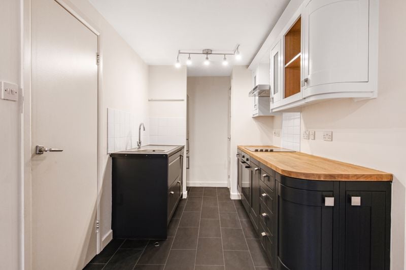 Flat Norman Grove in Greater London