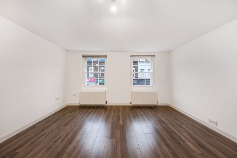 Flat Norman Grove in Greater London