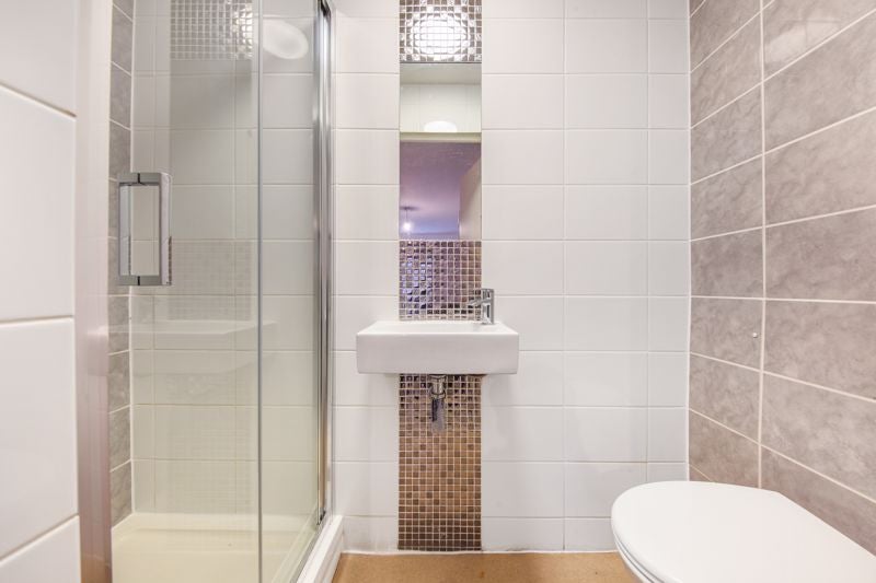 Flat Norman Grove in Greater London