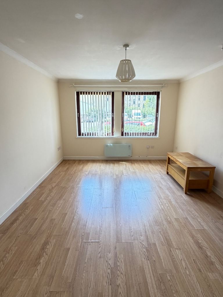 Flat Leyden Court in Glasgow