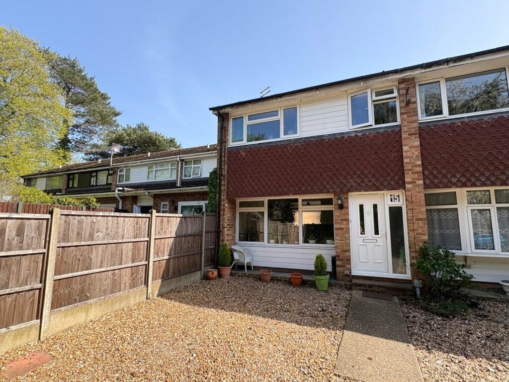House The Grove in Surrey Heath