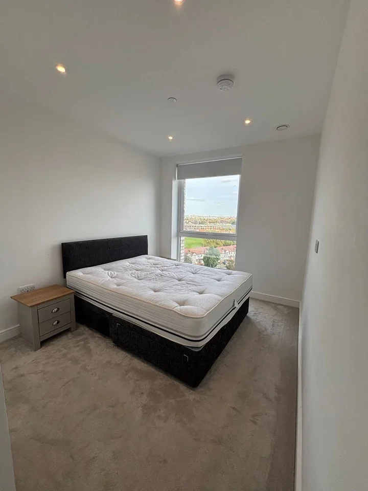 Flat Beresford Avenue in Greater London