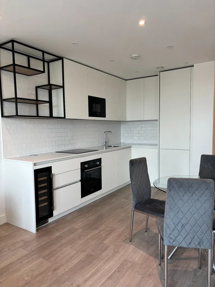 Flat Beresford Avenue in Greater London