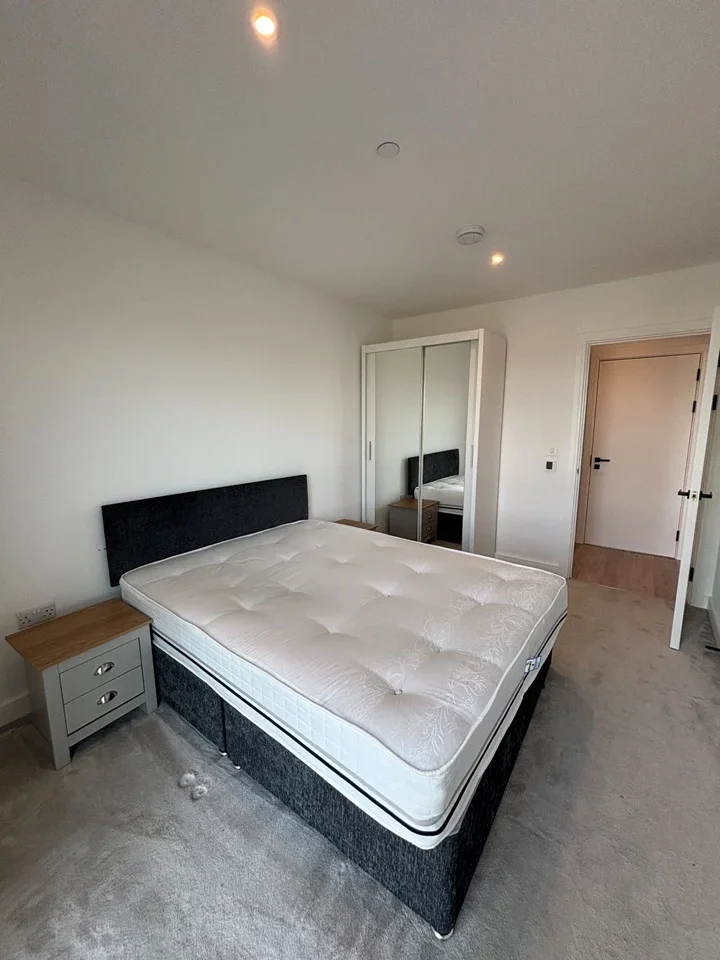 Flat Beresford Avenue in Greater London