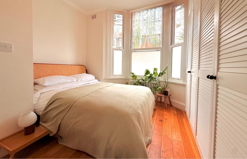 Room Dawlish Road in Greater London