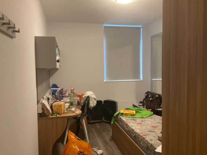 Room Empire Way in Greater London