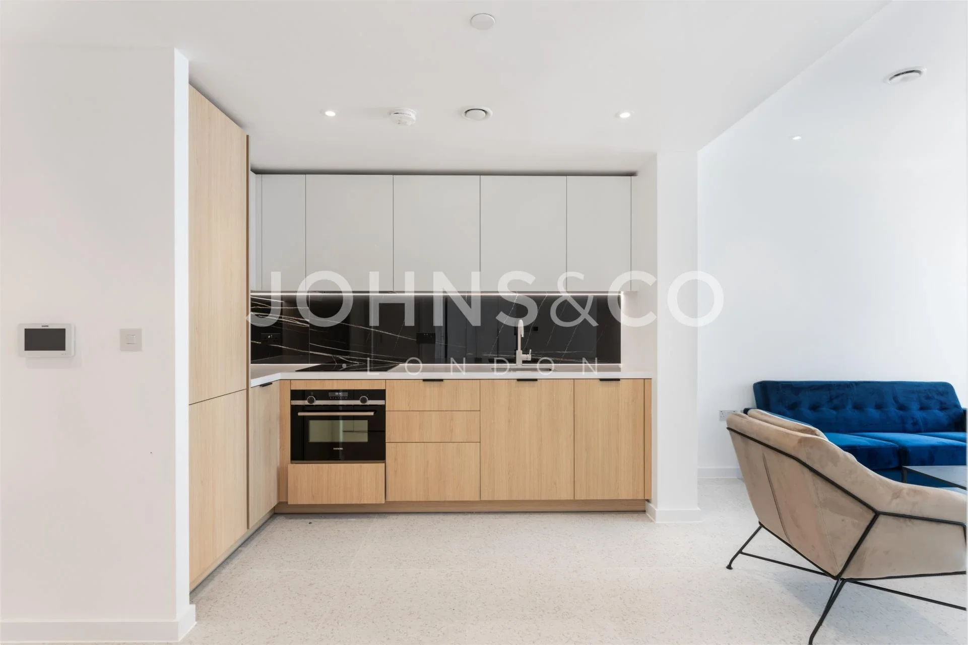 Flat Raven Row in Greater London