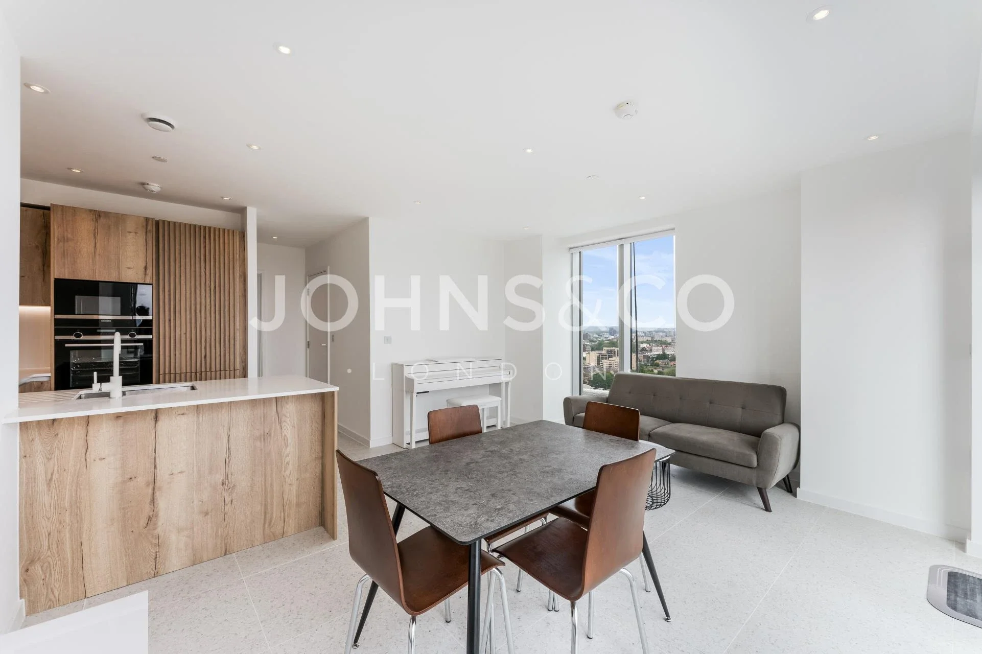 Flat Raven Row in Greater London