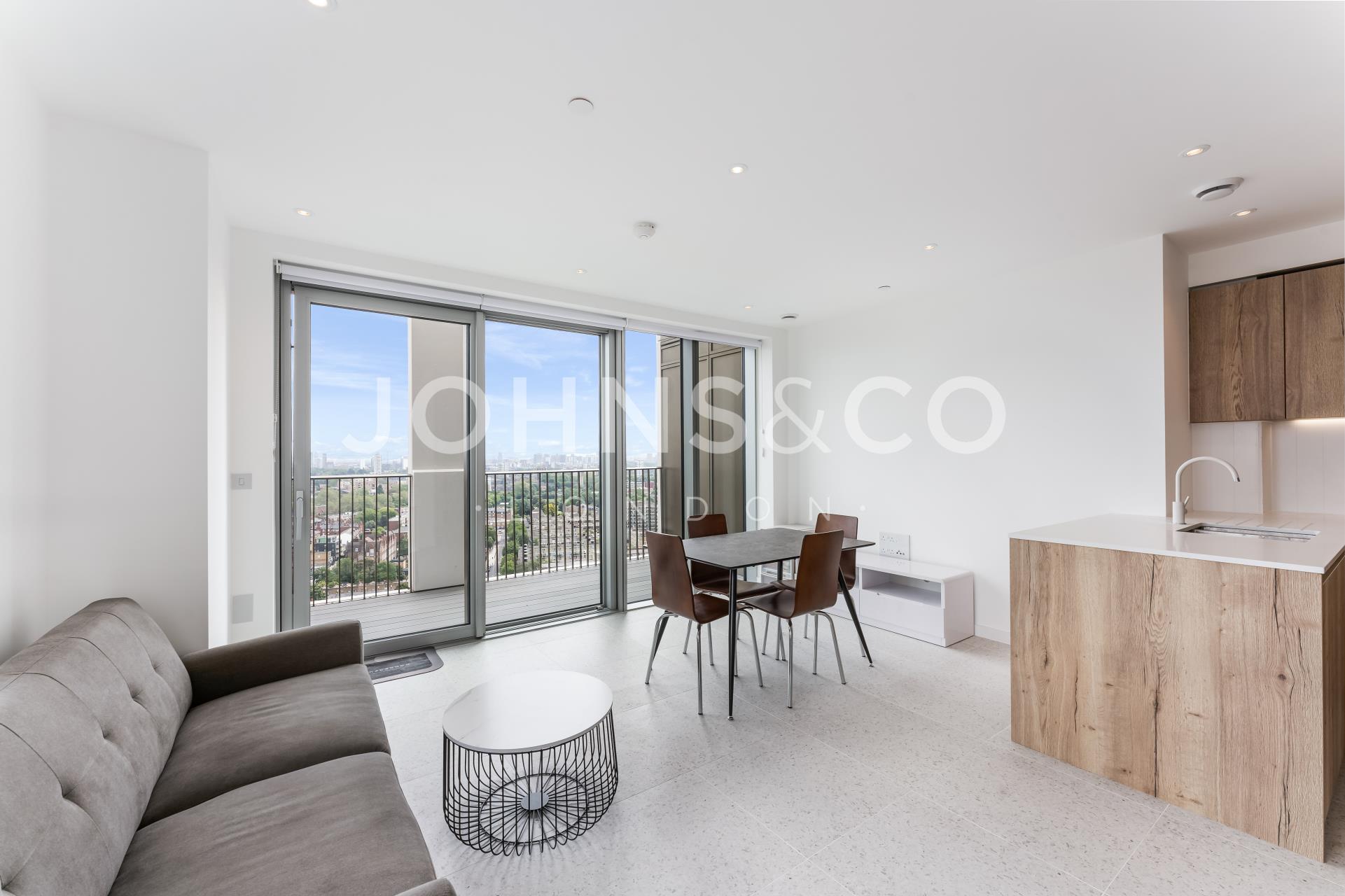 Flat Raven Row in Greater London
