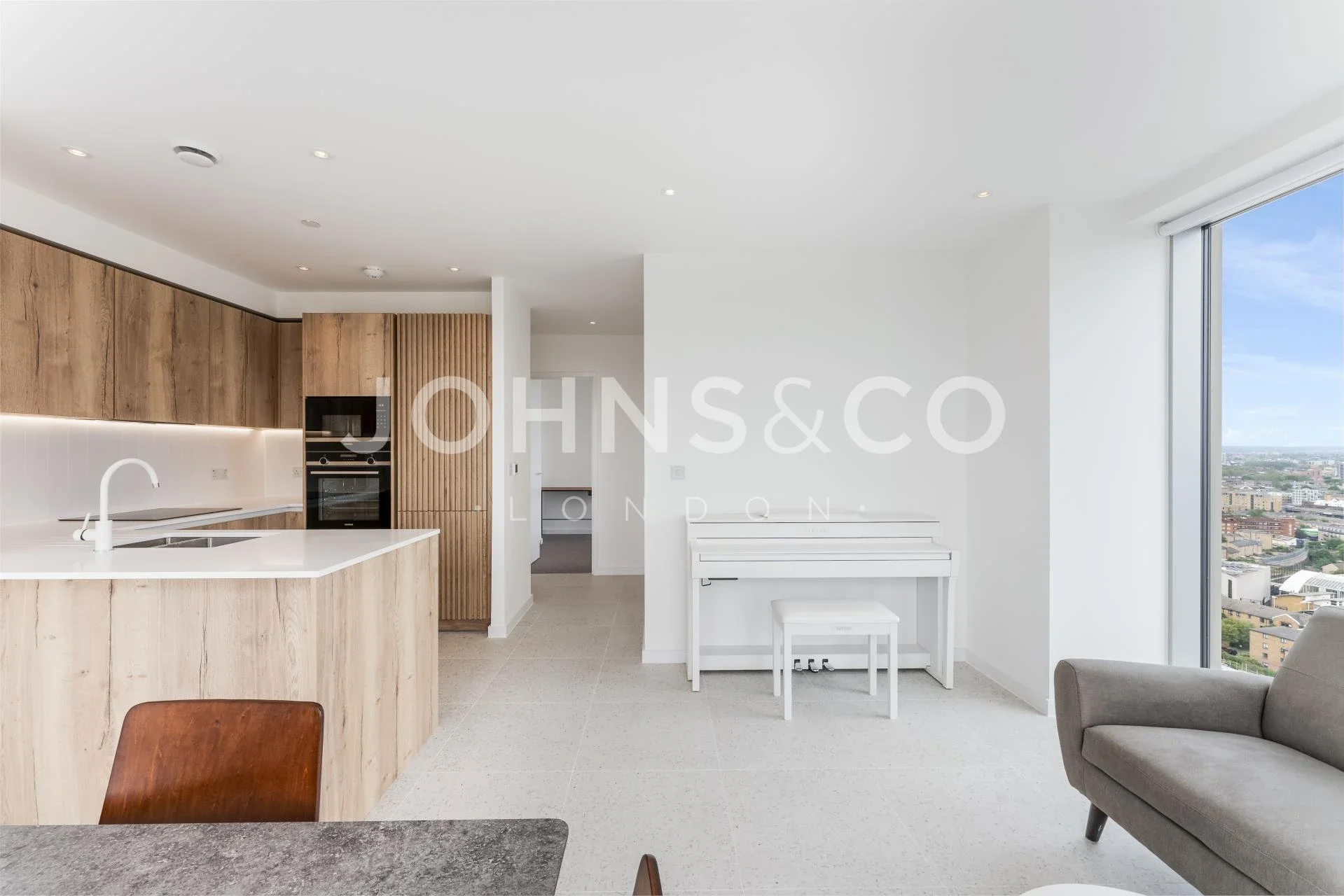 Flat Raven Row in Greater London