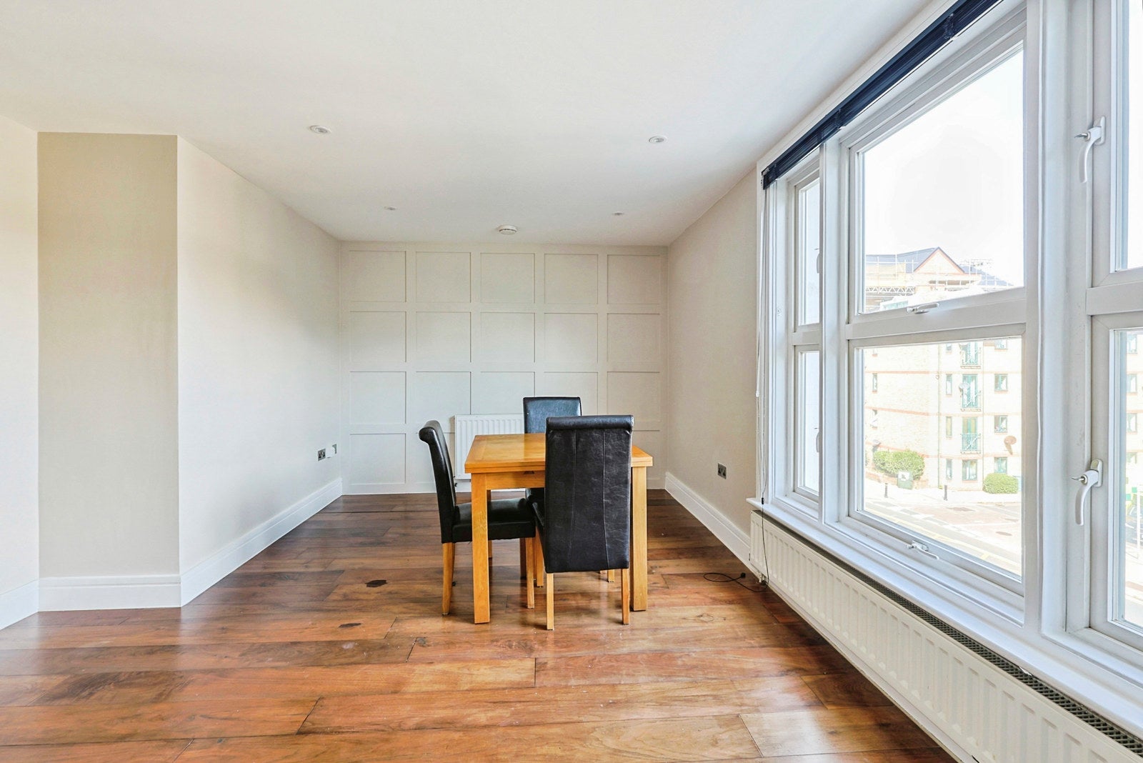 Flat Chiswick High Road in Greater London