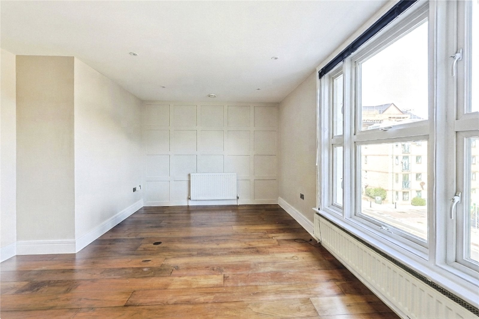 Flat Chiswick High Road in Greater London