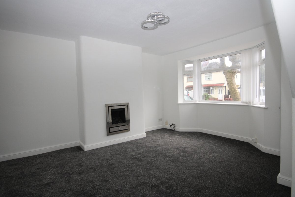 Flat Shaws Avenue in Warrington