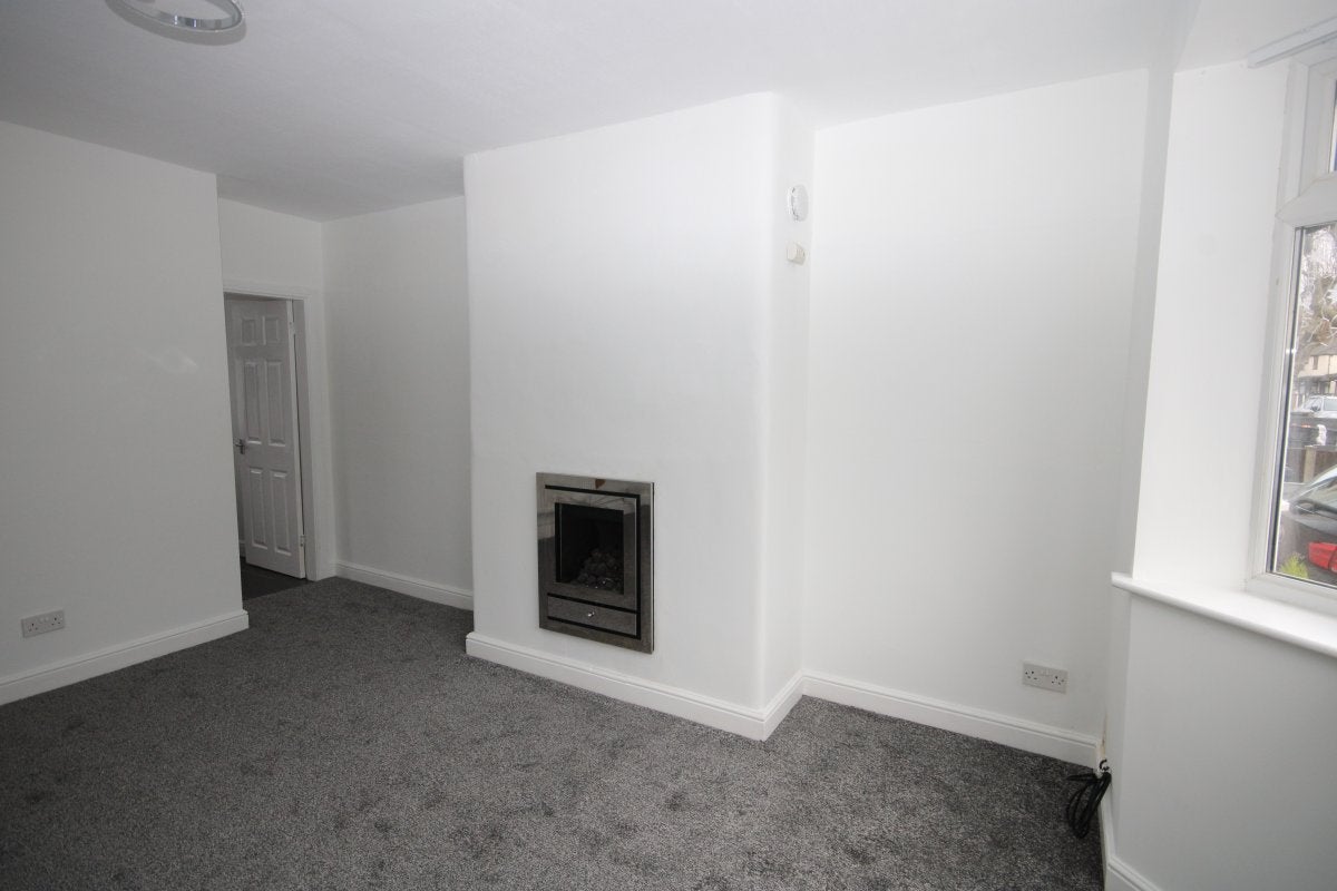Flat Shaws Avenue in Warrington