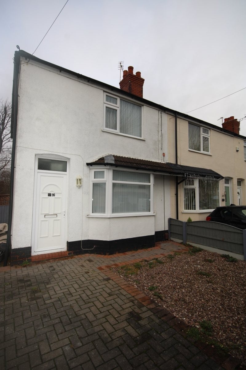 Flat Shaws Avenue in Warrington