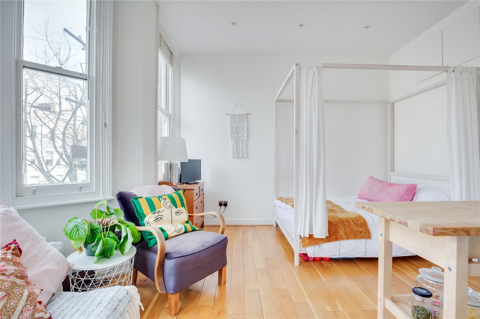Flat Netherwood Road in Greater London