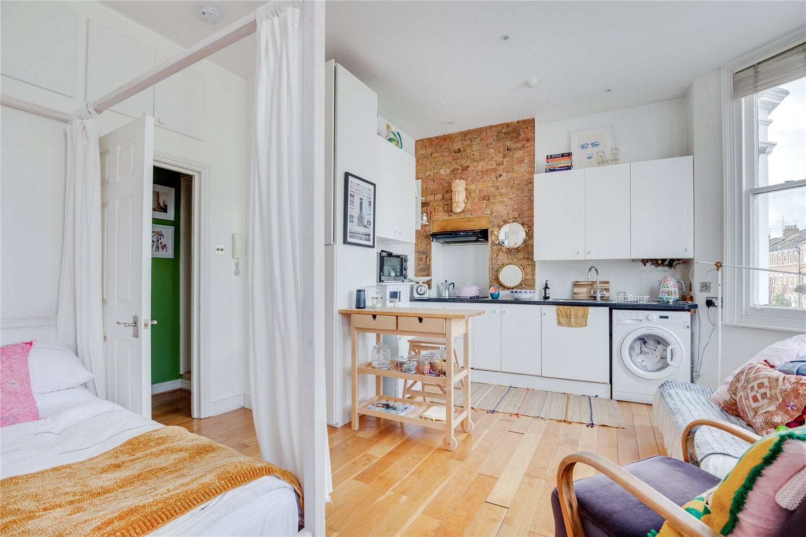 Flat Netherwood Road in Greater London