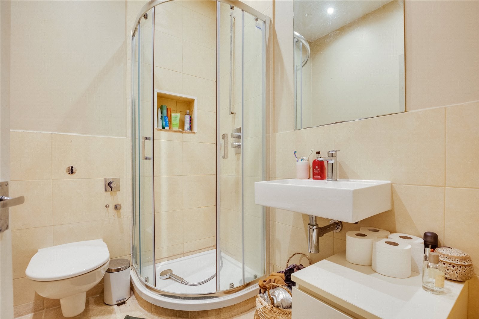 Flat Netherwood Road in Greater London