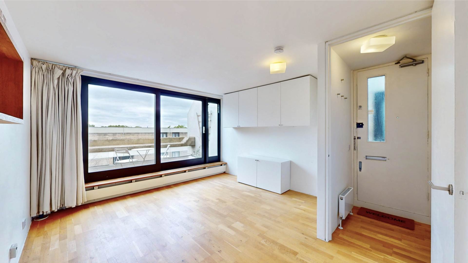 Flat Sandstone Place in Greater London