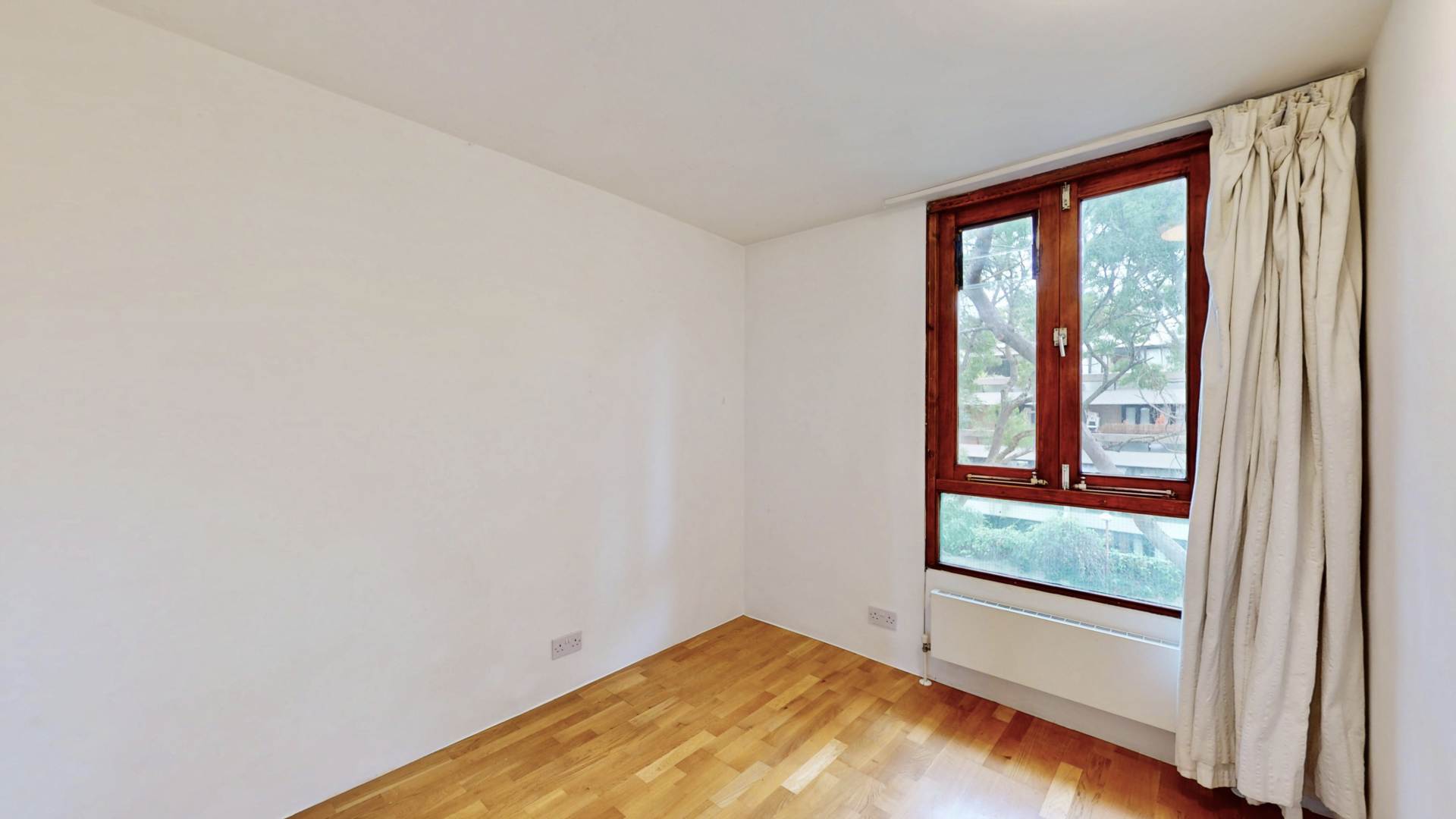 Flat Sandstone Place in Greater London