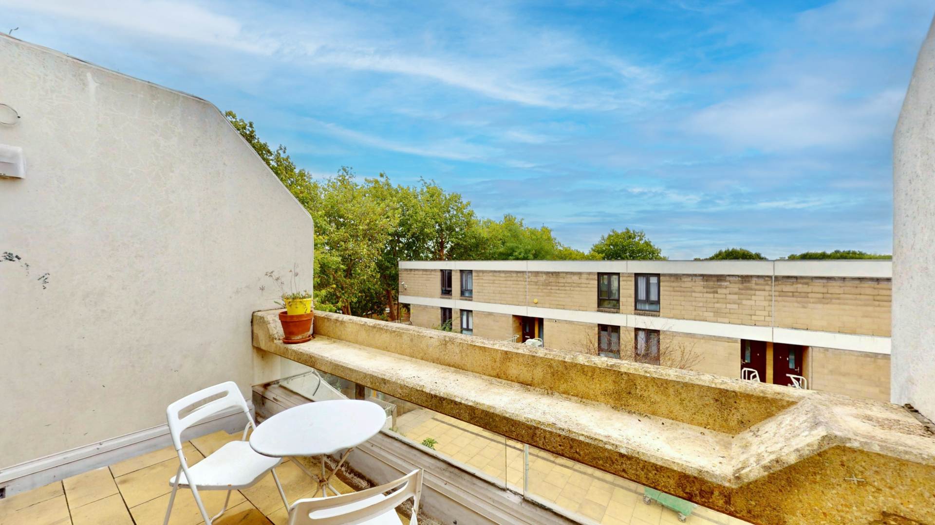 Flat Sandstone Place in Greater London