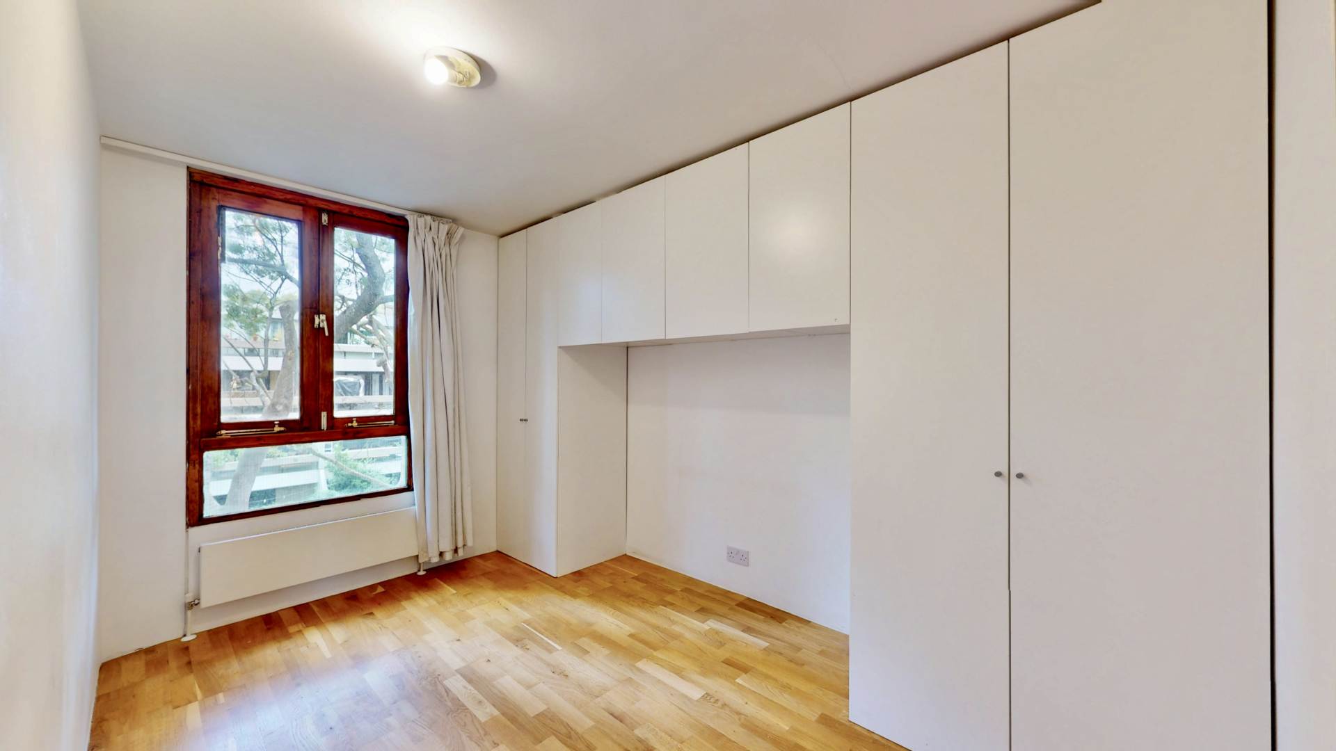Flat Sandstone Place in Greater London