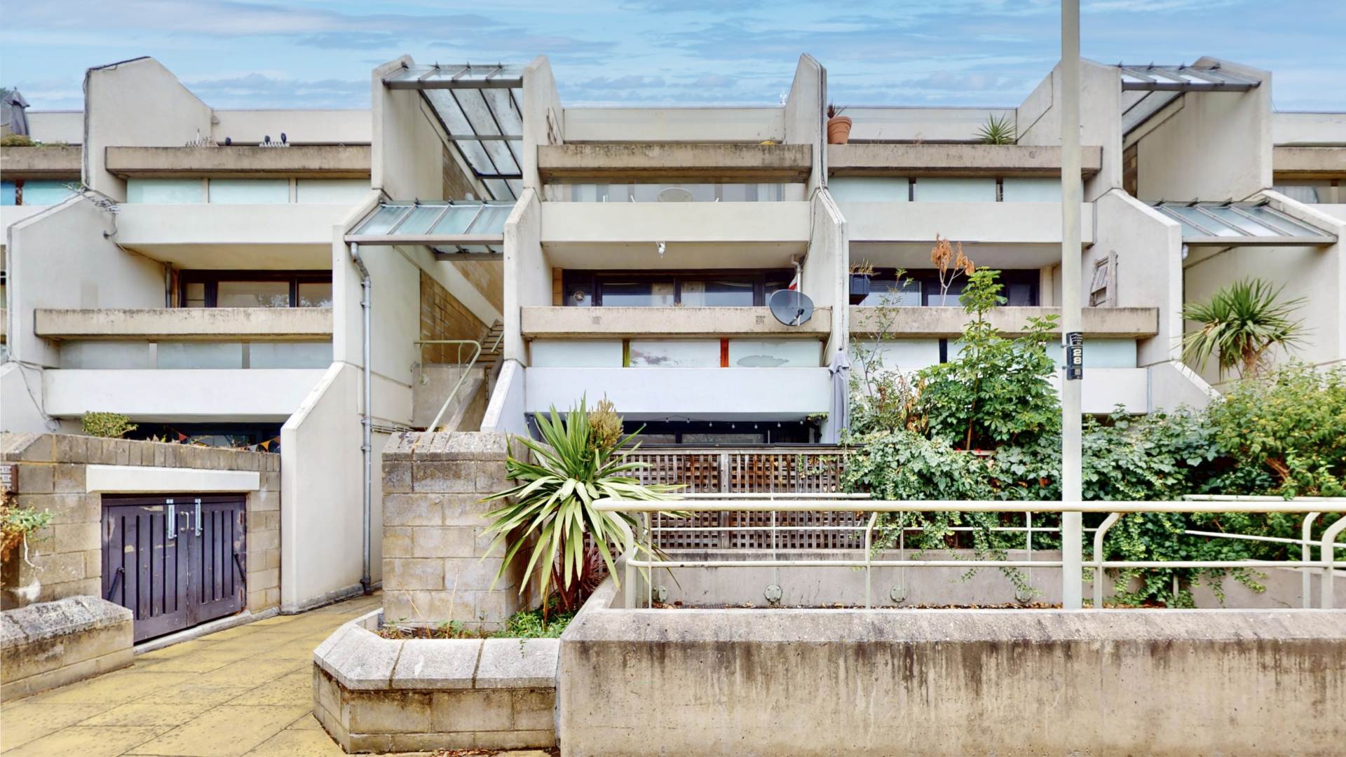 Flat Sandstone Place in Greater London