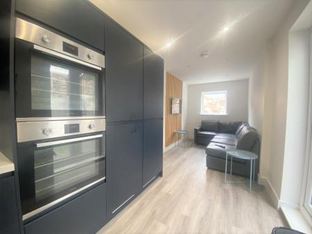 Room Goodwood Road in Portsmouth