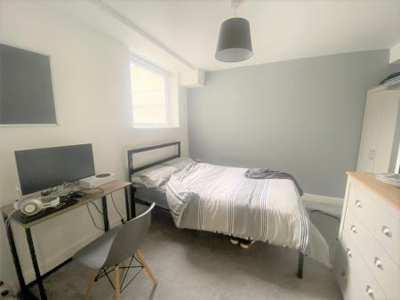 Room Goodwood Road in Portsmouth