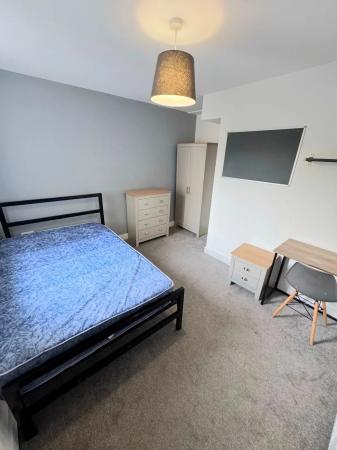 Room Goodwood Road in Portsmouth