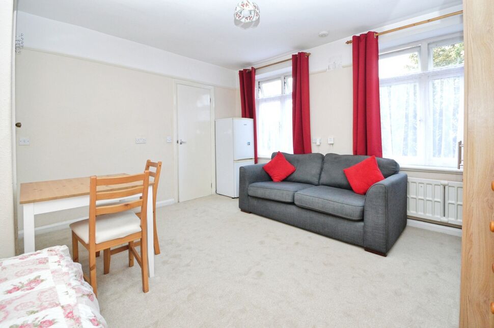 Flat Cross Deep in Greater London