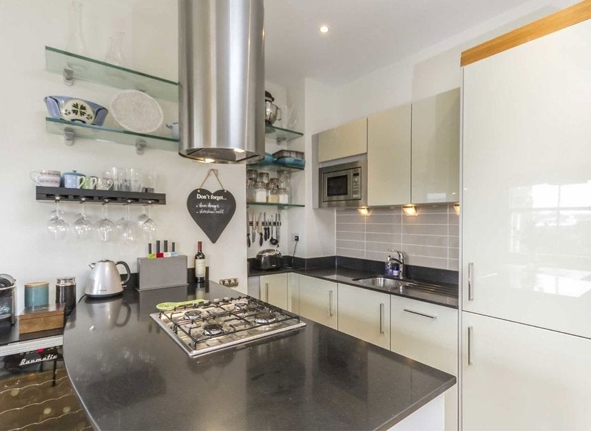 Flat Lancaster Road in Greater London
