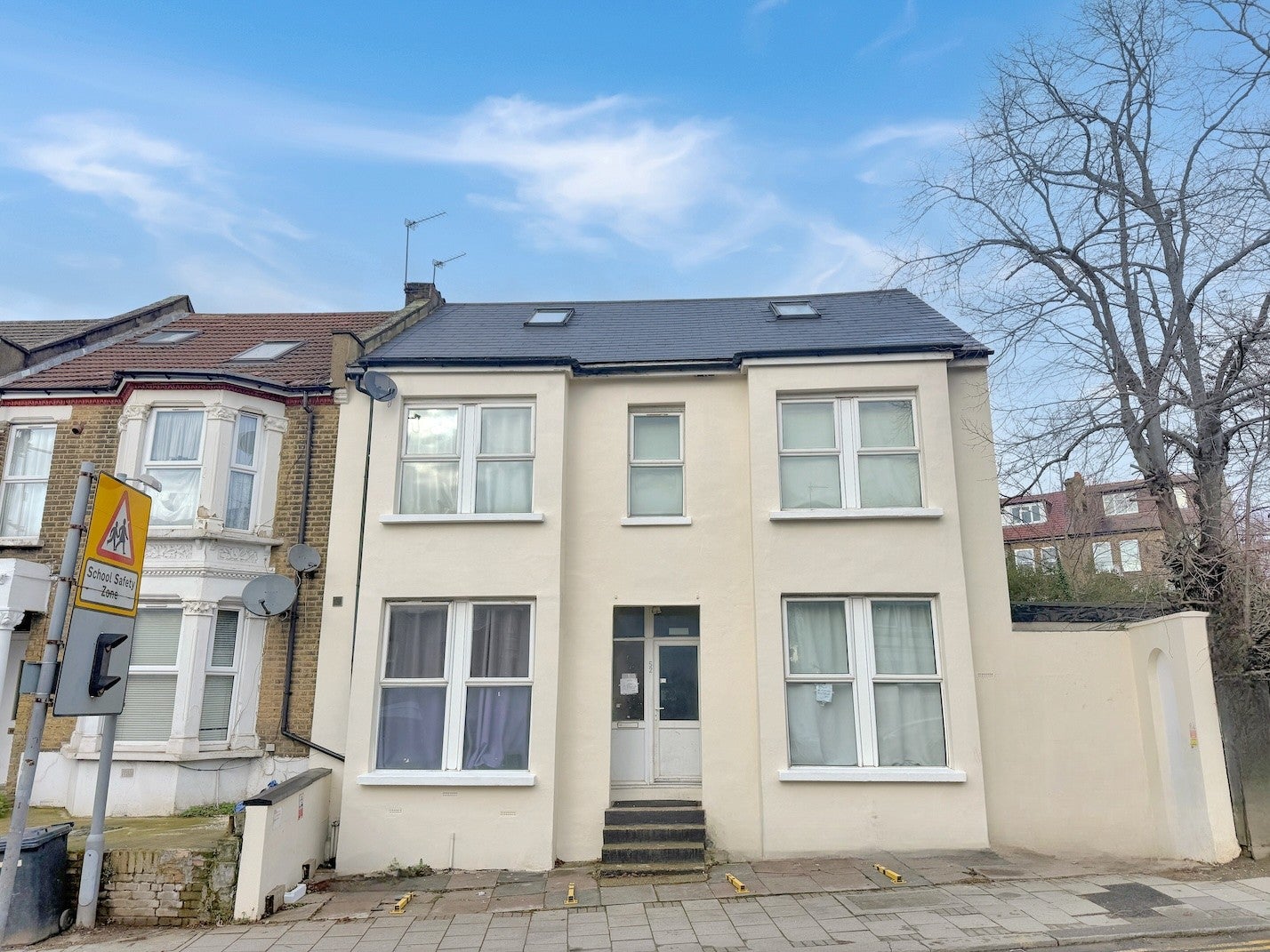 Flat Acton Lane in Greater London