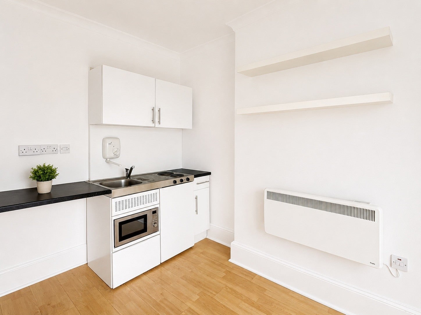 Flat Acton Lane in Greater London