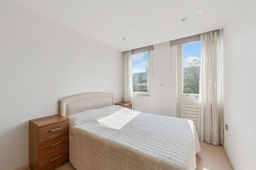 Flat Park Crescent in City of Westminster