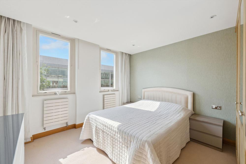 Flat Park Crescent in City of Westminster