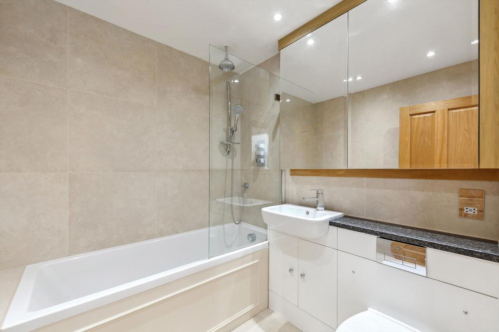 Flat Park Crescent in City of Westminster