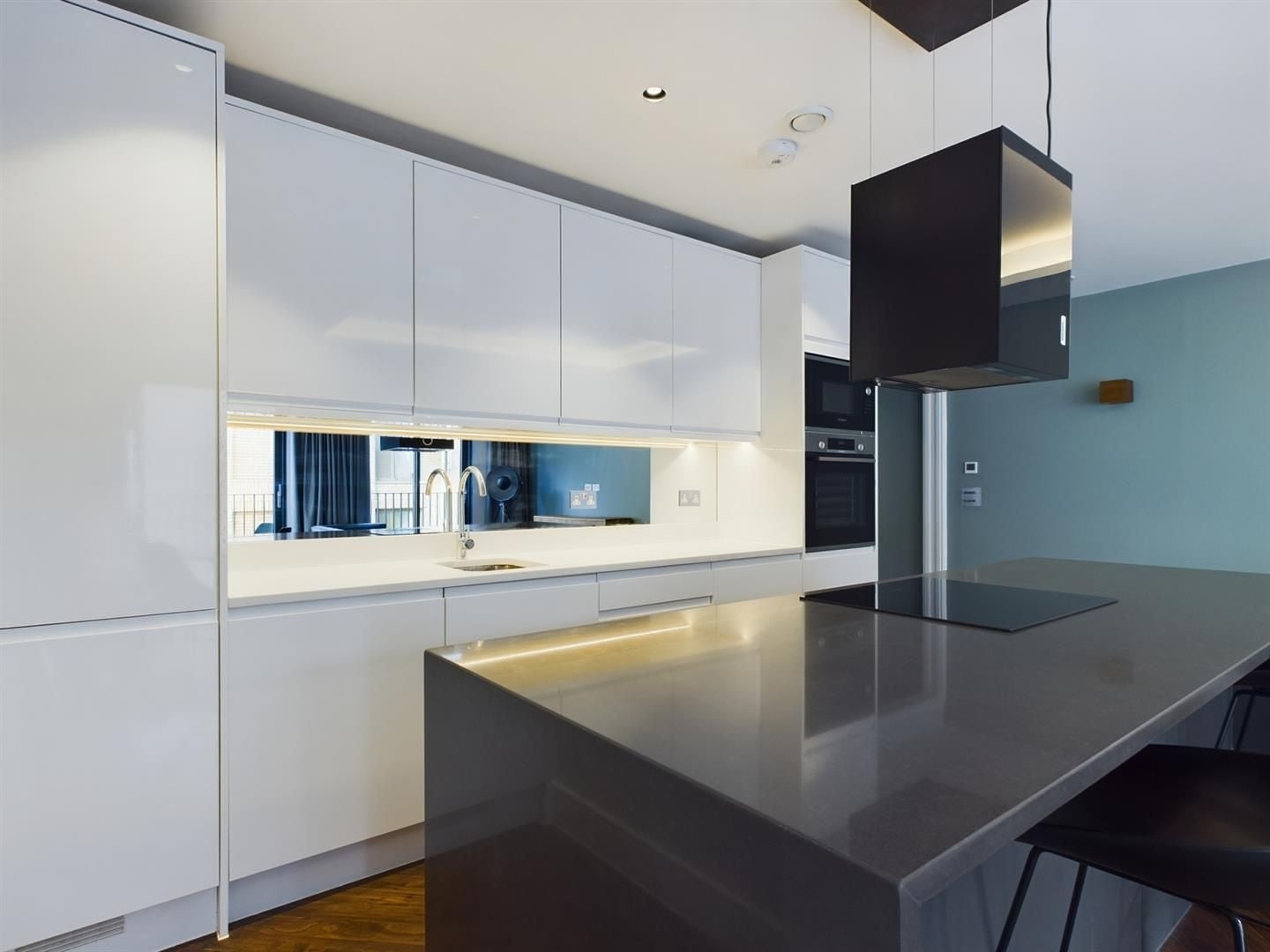 Flat Blackfriars Road in Greater London