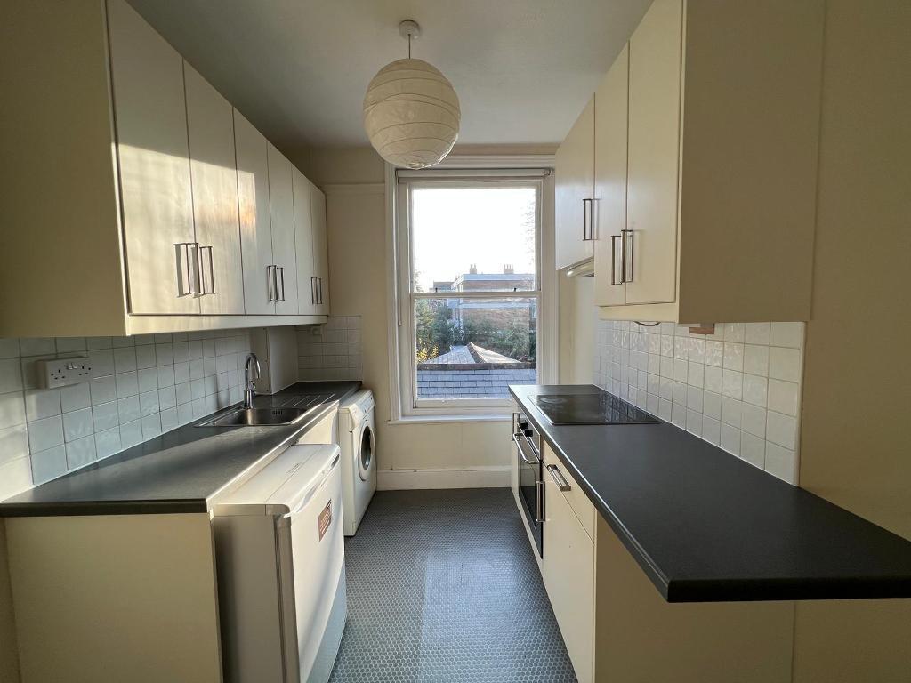 Flat Leopold Road in Greater London