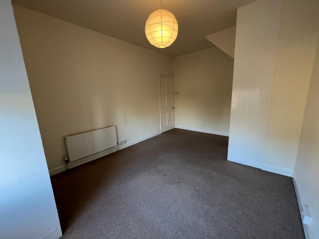 Flat Leopold Road in Greater London