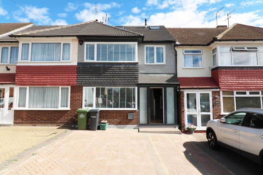 House Rosedale Way in Broxbourne