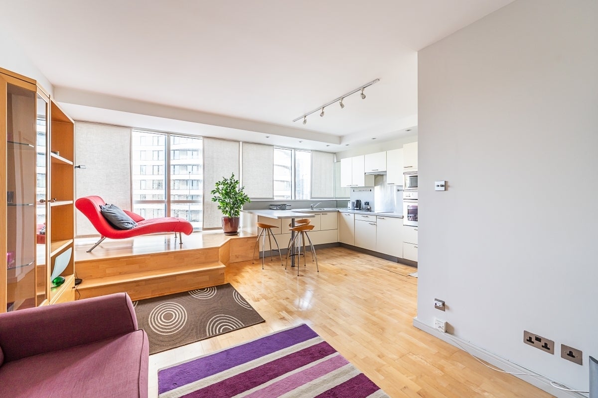 Flat Grosvenor Road in City of Westminster
