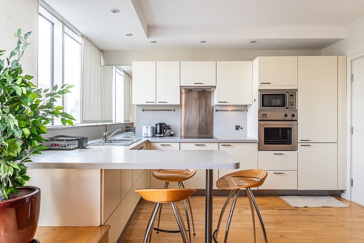 Flat Grosvenor Road in City of Westminster