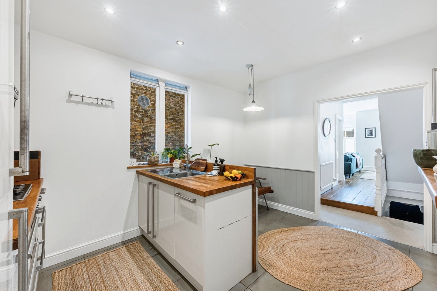 Flat Thorpebank Road in Greater London